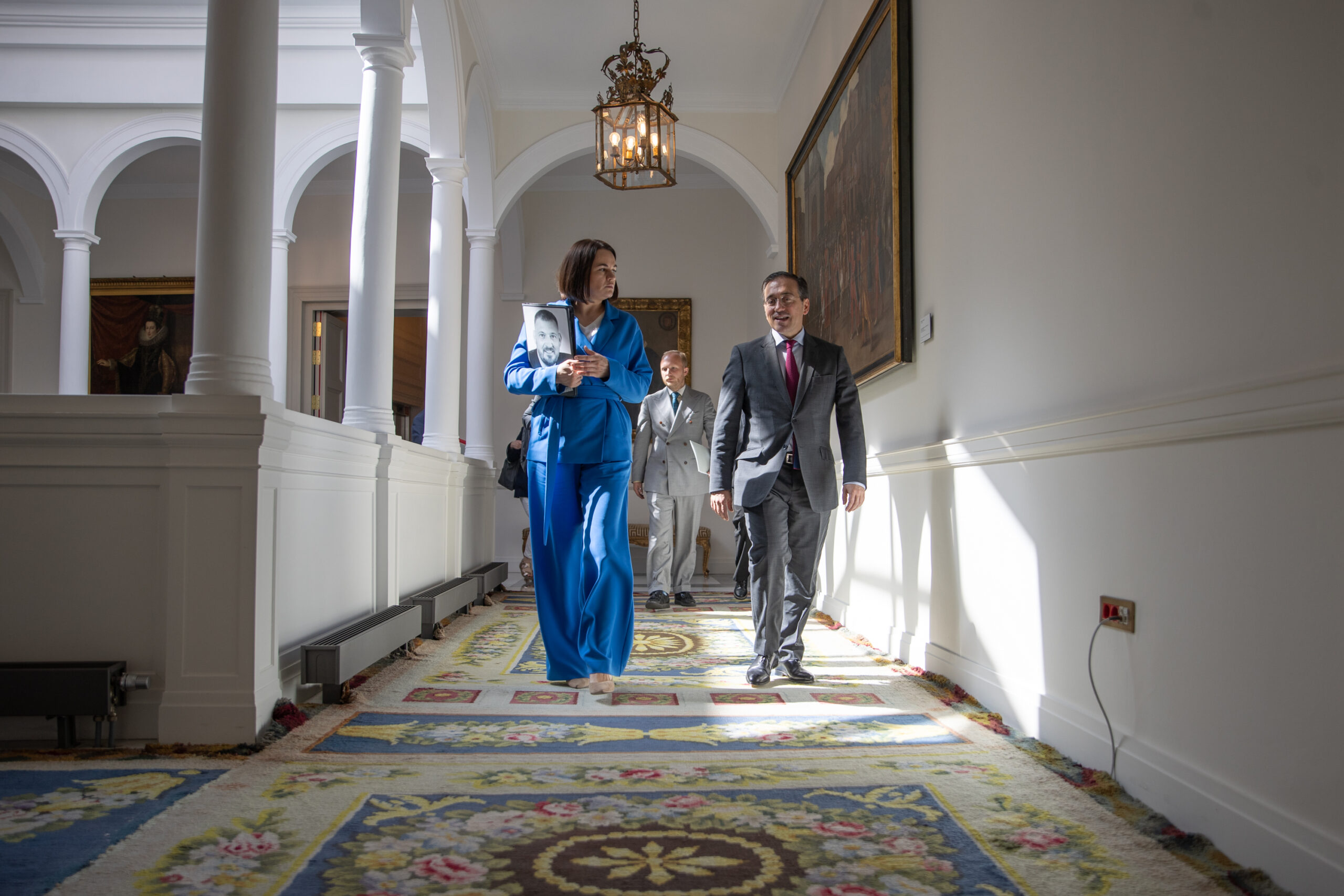 Тихановская и глава МИД Испании обсудили санкции и мирные переговоры