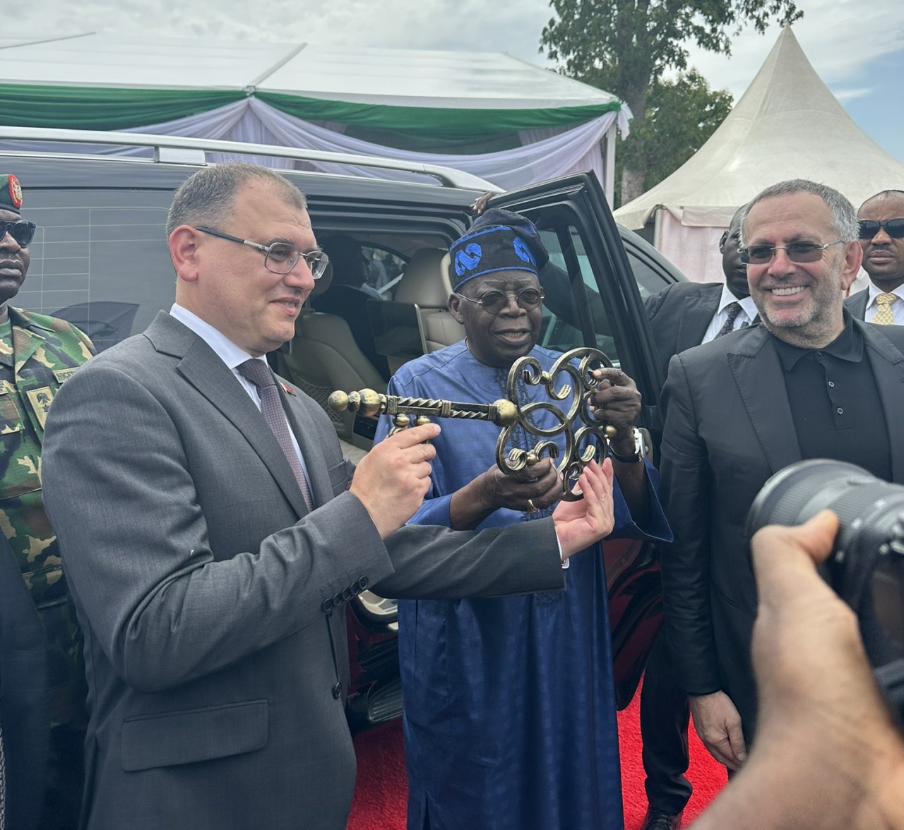 Рыженков привез в Нигерию 2000 тракторов