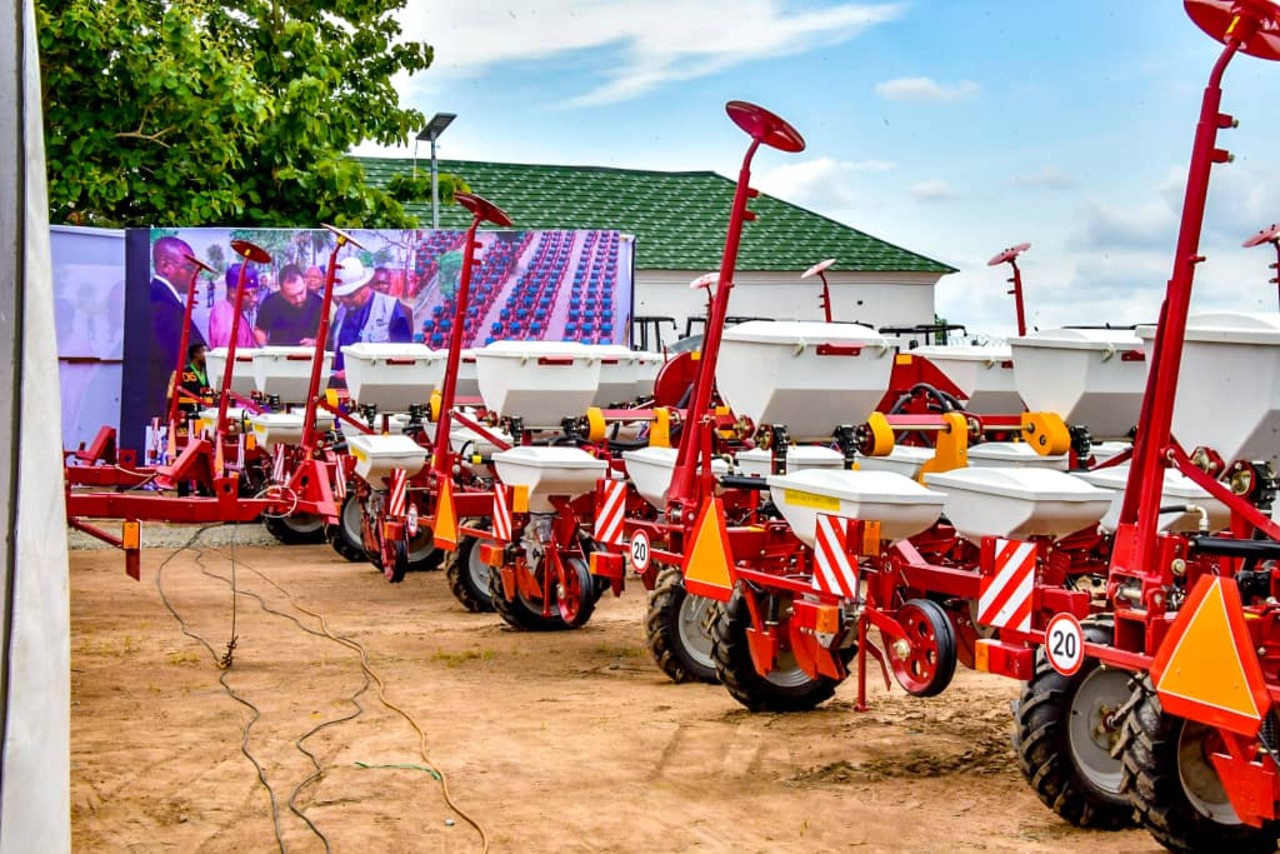 Рыженков привез в Нигерию 2000 тракторов