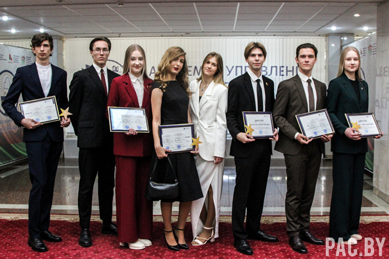 Дочь Рыженкова получила право поступить в Академию управления без экзаменов