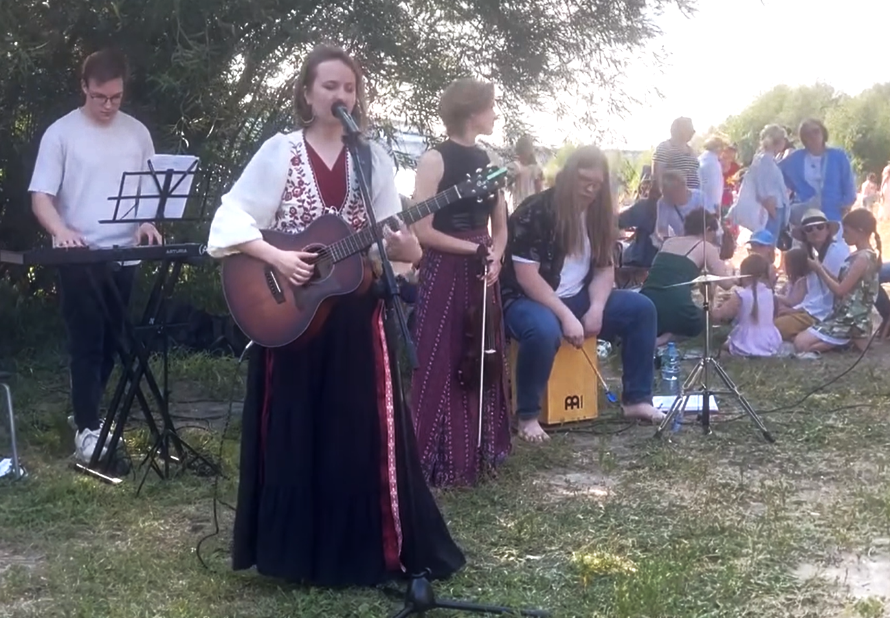 На беразе Віслы ў Варшаве беларусы адсвяткавалі Купалле - фотафакт