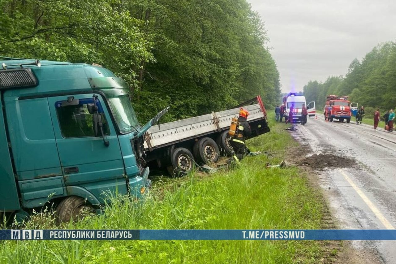 Три человека погибли в ДТП с грузовиком под Жлобином