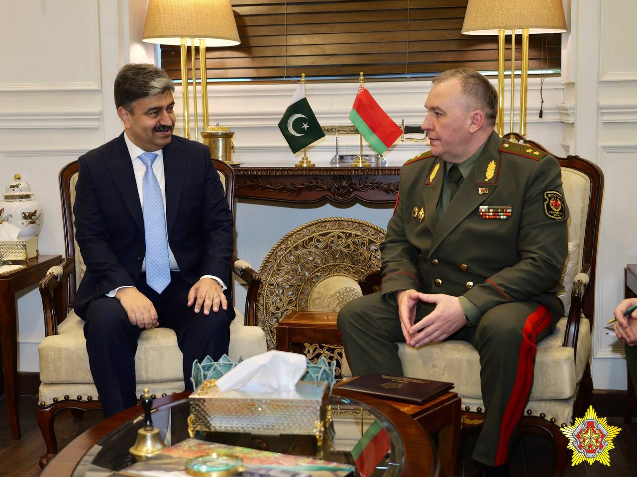 Хренин обсудил авиасообщение с Пакистаном