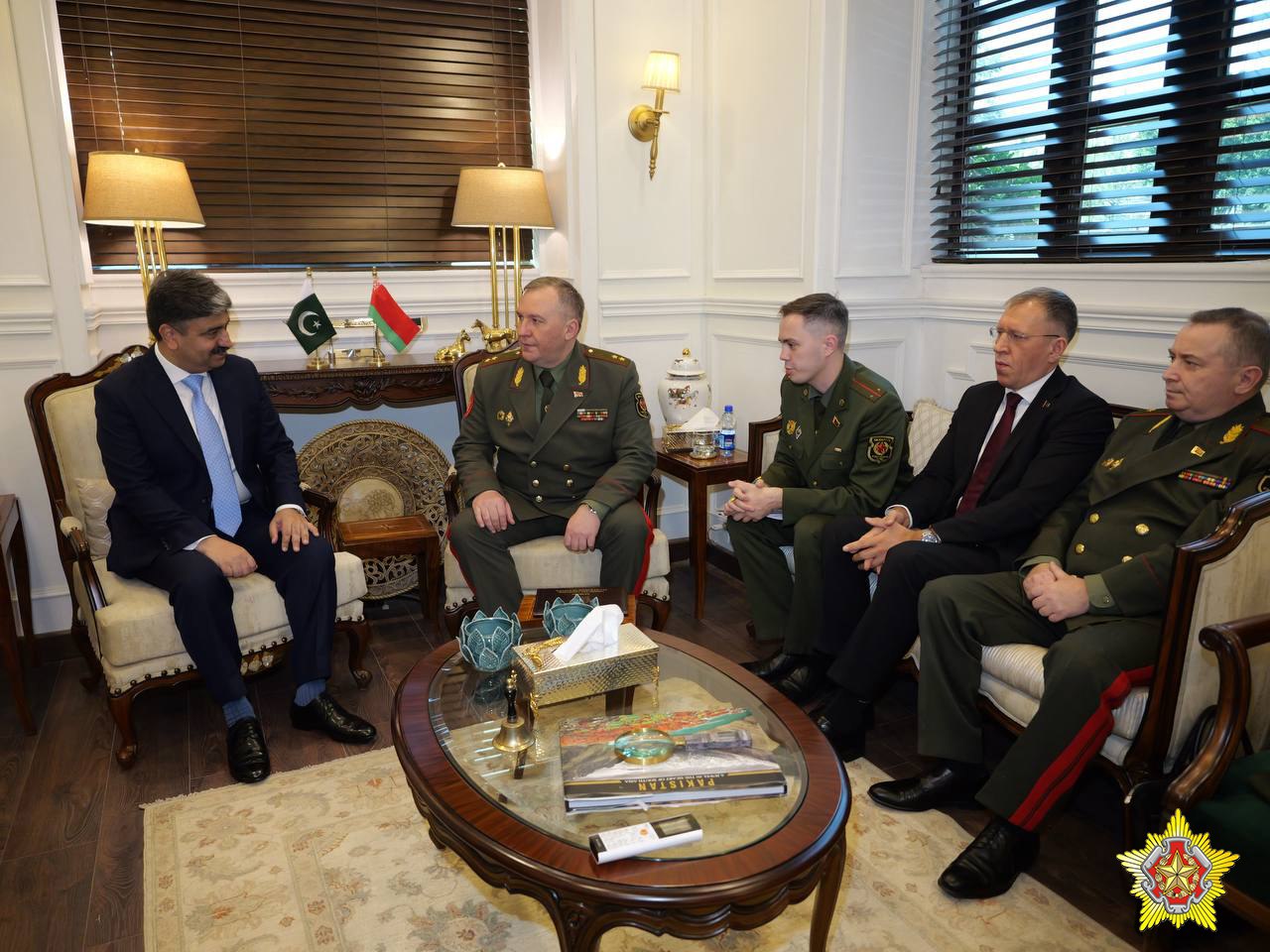 Хренин обсудил авиасообщение с Пакистаном