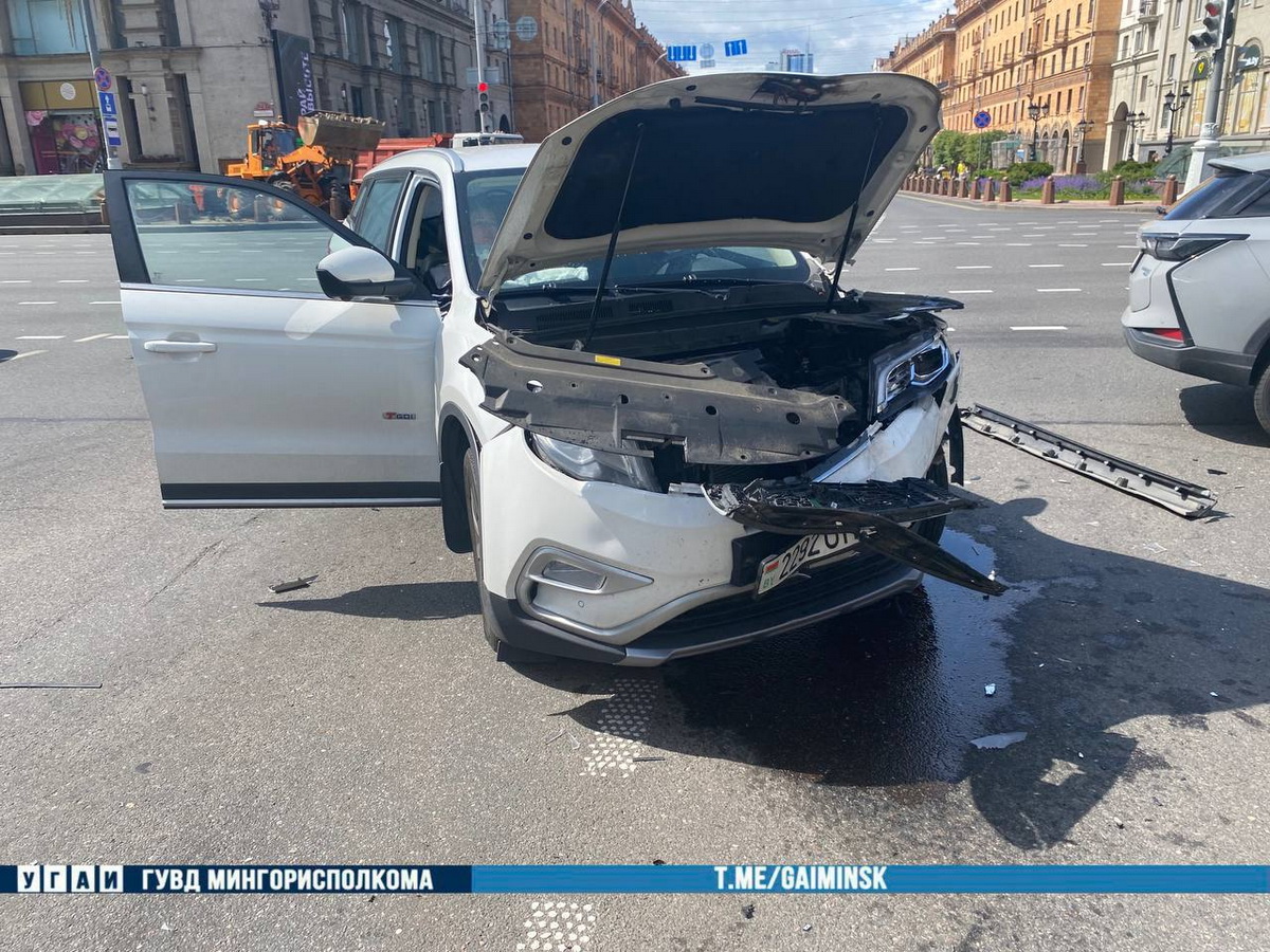 Два ДТП произошли в центре Минска из-за проезда на красный