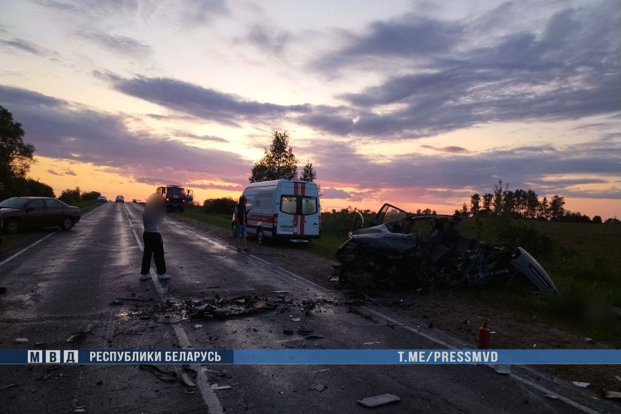 Два человека погибли в лобовом столкновении с фурой на Витебщине