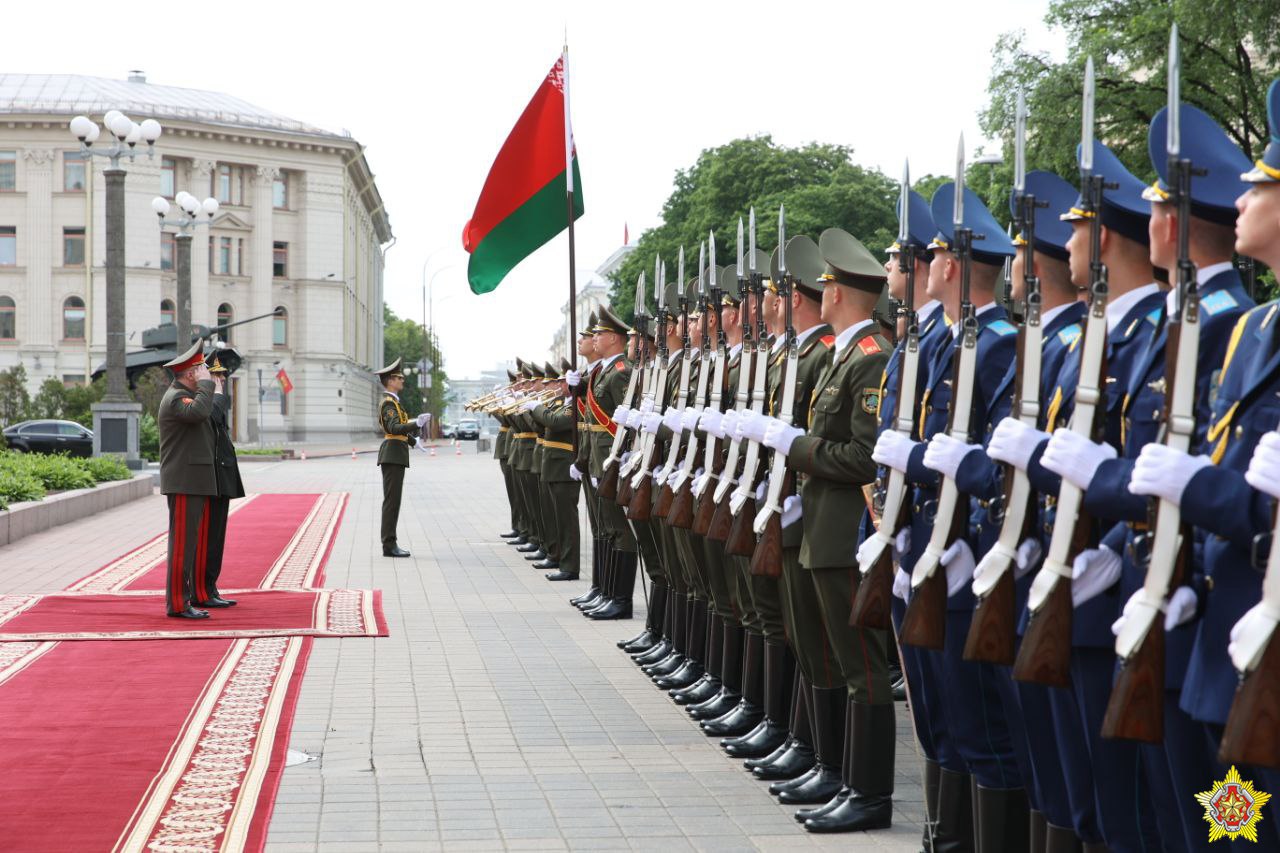 Хренин предлагает провести ревизию военного сотрудничества с Азербайджаном