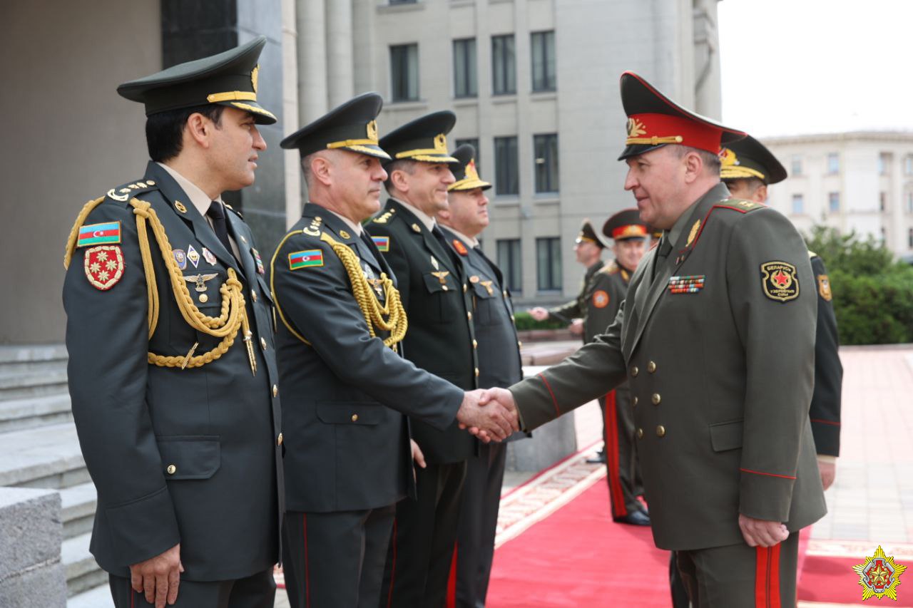 Хренин предлагает провести ревизию военного сотрудничества с Азербайджаном