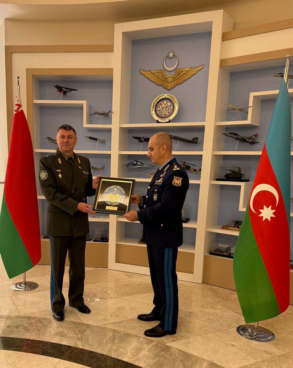 Командующие ВВС Беларуси и Азербайджана договариваются о сотрудничестве
