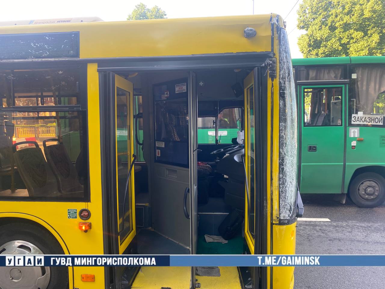 Автобус врезался в столб в центре Минска