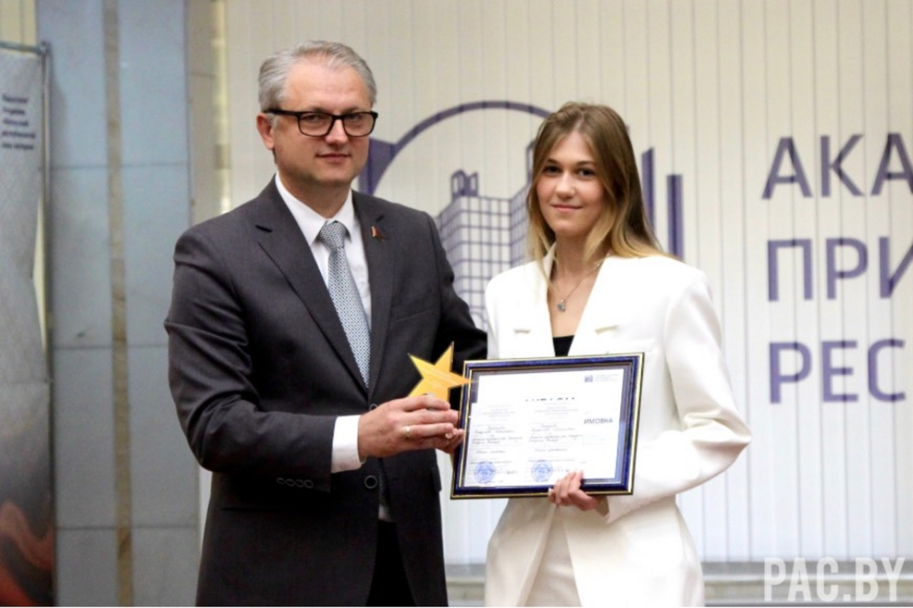 Дочь Рыженкова получила право поступить в Академию управления без экзаменов