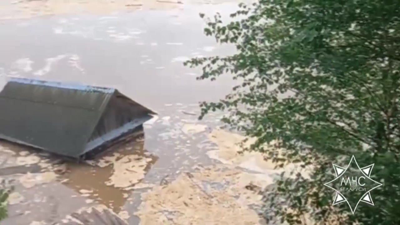 Хозпостройки смыло в Двину в Витебске