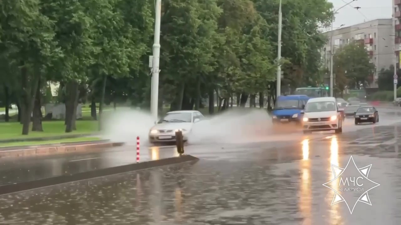 Утро в Минске началось с ливня и подтоплений