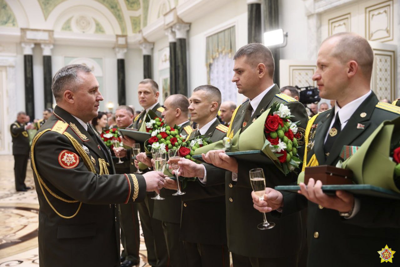 Лукашенко рассказал военным о перманентной гибридной войне продолжительностью в несколько десятилетий