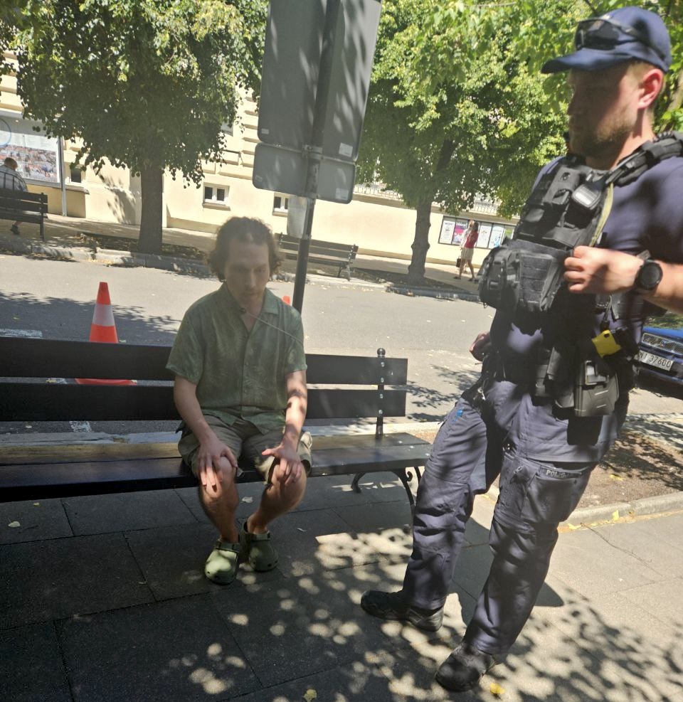 Провокатор из Беларуси напал на Павла Латушко в Варшаве