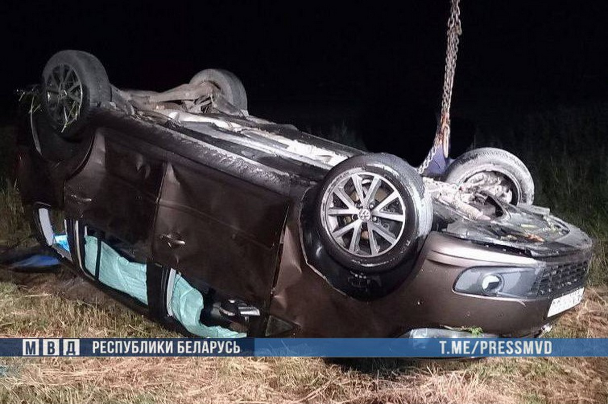 Авто упало в мелиоративный канал в Берестовицком районе. Два человека погибли