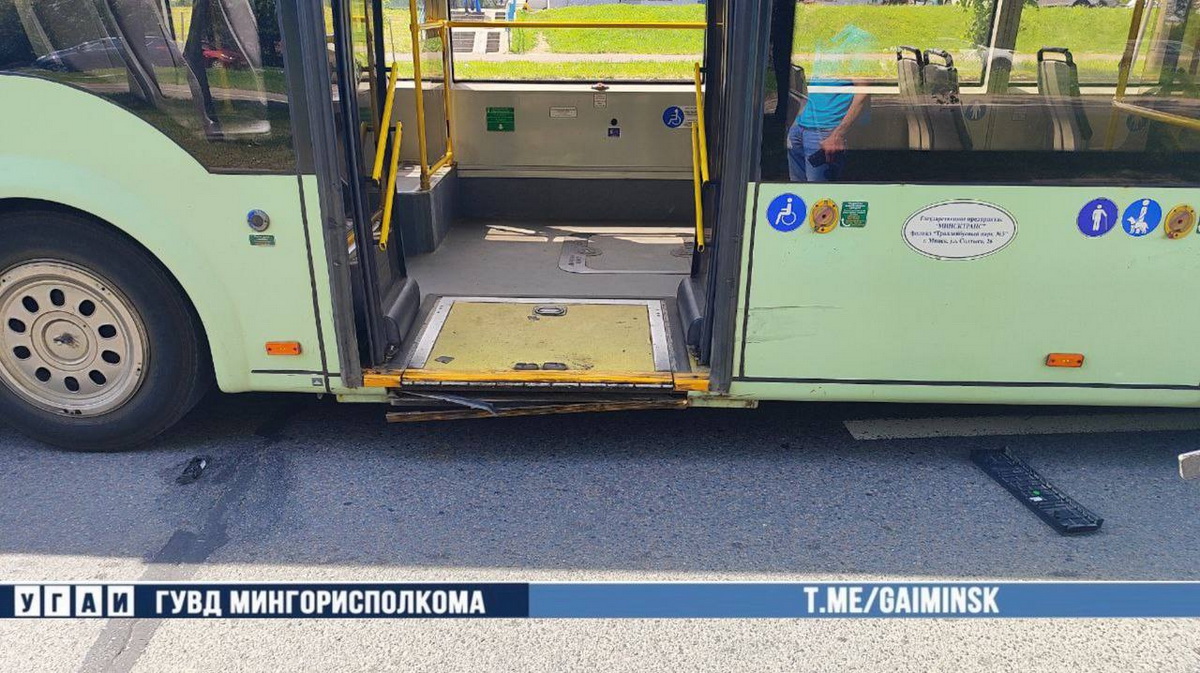 Легковушка влетела в троллейбус в Минске