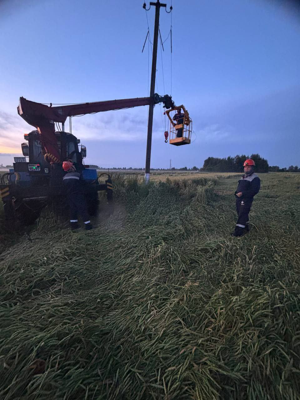 Энергетики продолжают восстанавливать энергоснабжение 167 населенных пунктов