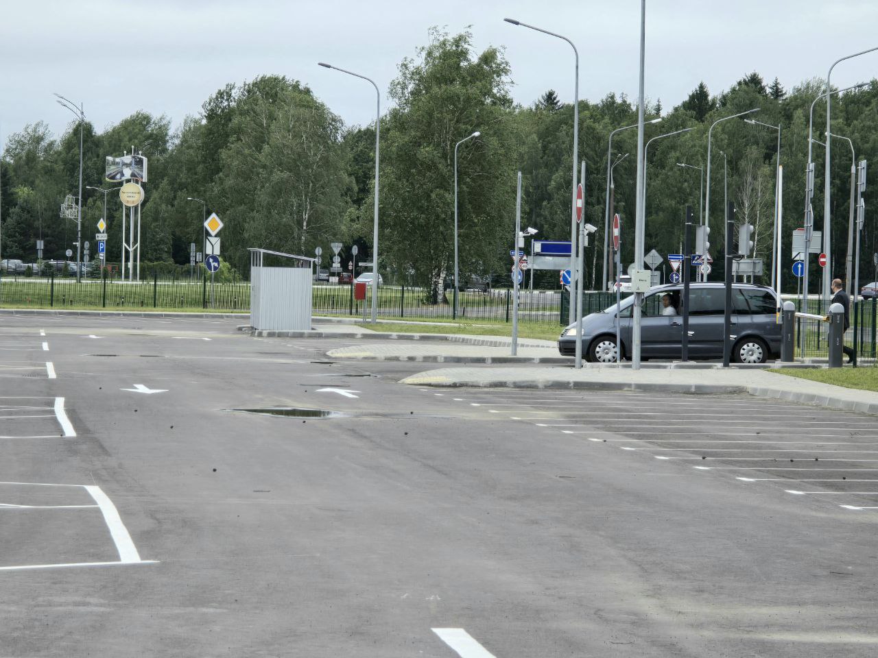 Минский аэропорт открыл автостоянку после ремонта