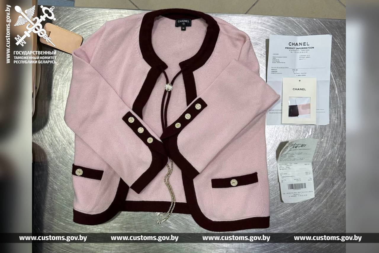 Россиянка прилетела из ОАЭ в Минск с украшениями и одеждой на почти 500 тысяч рублей