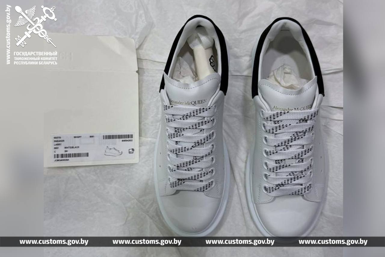 Россиянка прилетела из ОАЭ в Минск с украшениями и одеждой на почти 500 тысяч рублей