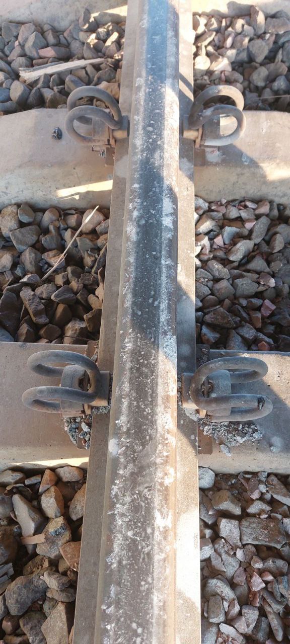 Трое мальчиков подкладывали камни на железнодорожные пути. Отвечать придется родителям