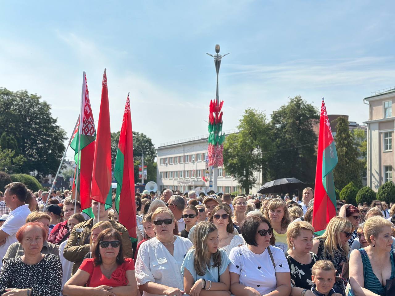 Гигантская пуговица и 20-килограммовый торт — Брест празднует День города