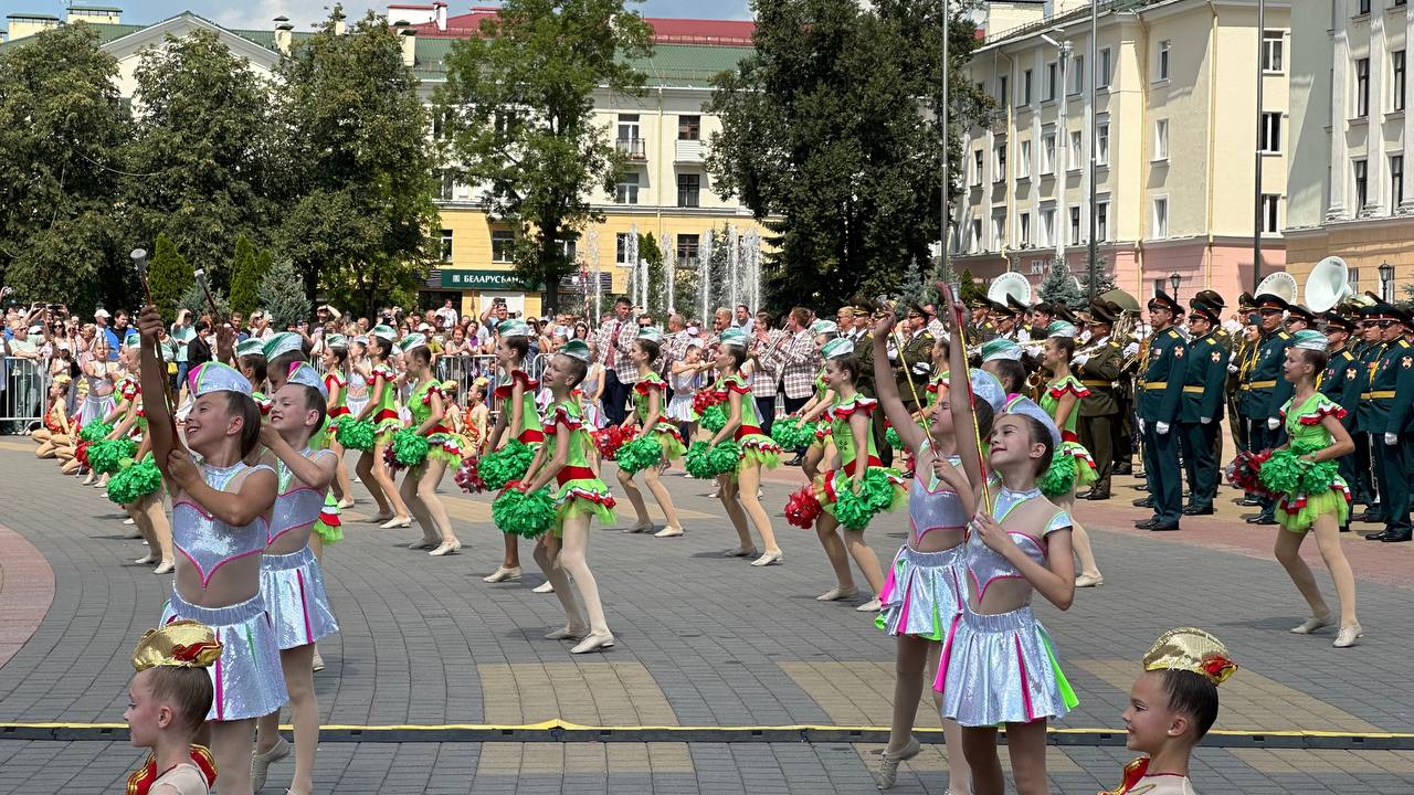 Гигантская пуговица и 20-килограммовый торт — Брест празднует День города