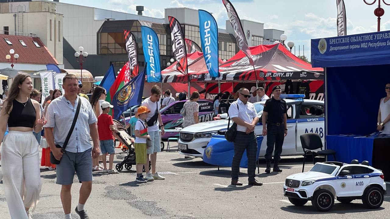 Гигантская пуговица и 20-килограммовый торт — Брест празднует День города