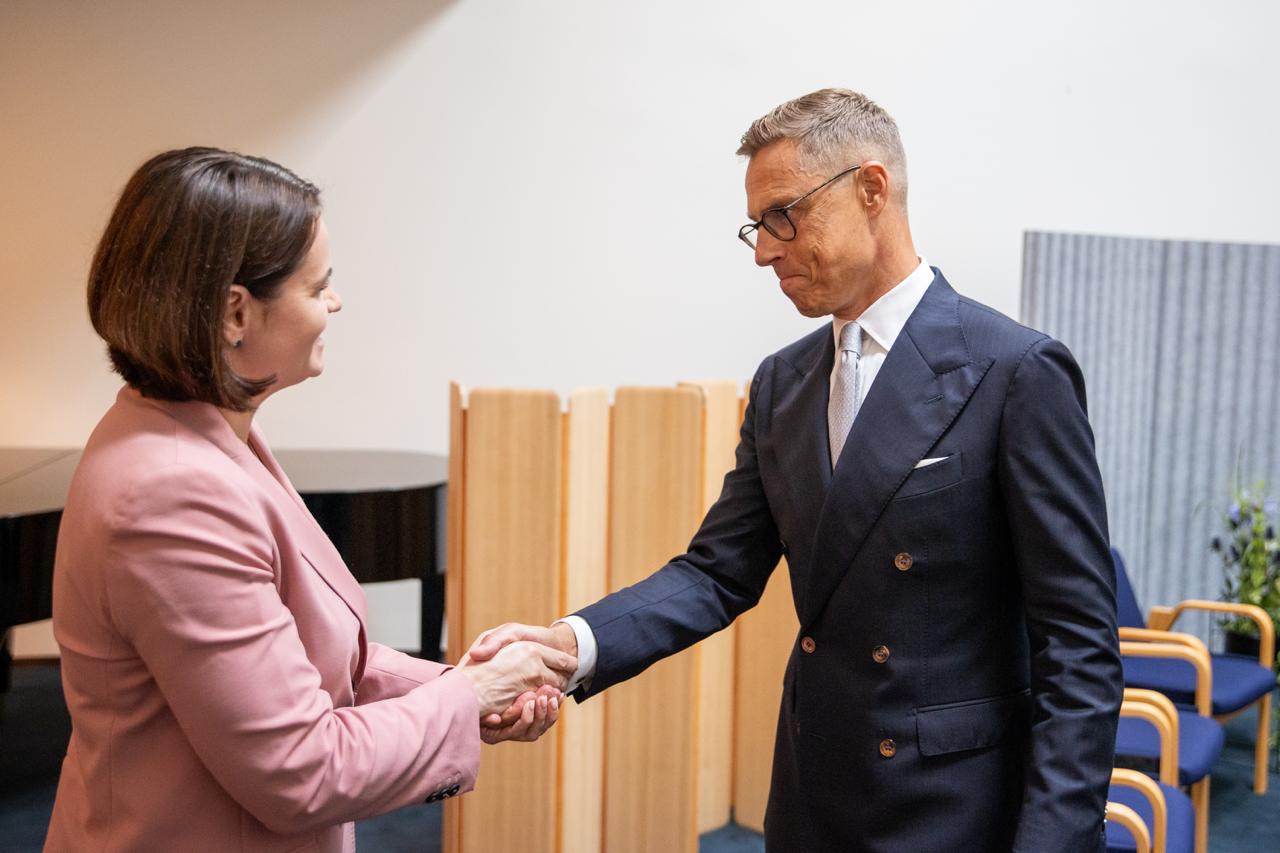 Освобождение политзаключенных и учения "Запад-2025". Тихановская встретилась с президентом Финляндии