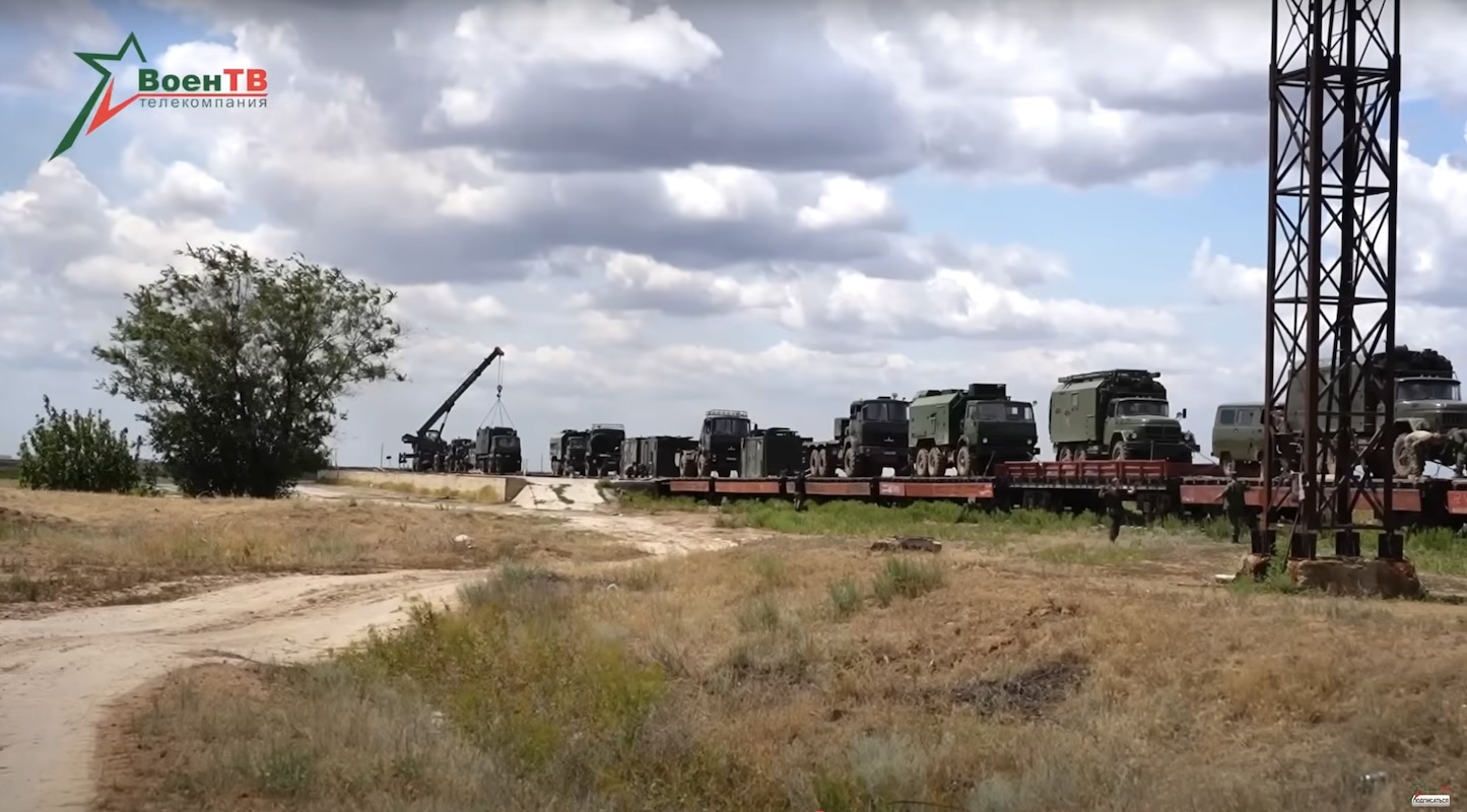 Беларусские ракетчики провели боевые пуски из РСЗО "Полонез" в России