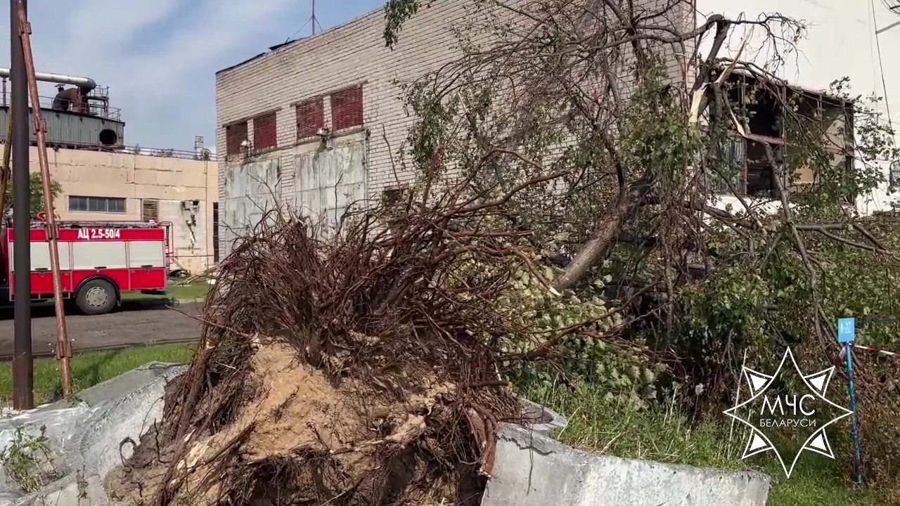 Спустя неделю после бури на "Могилевхимволокне" все еще устраняют последствия