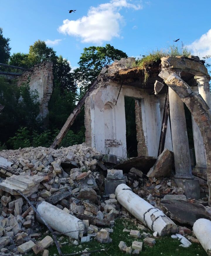 У вёсцы Дзікушкі Лідскага раёна абрынуліся часткі сядзібы Грабоўскіх
