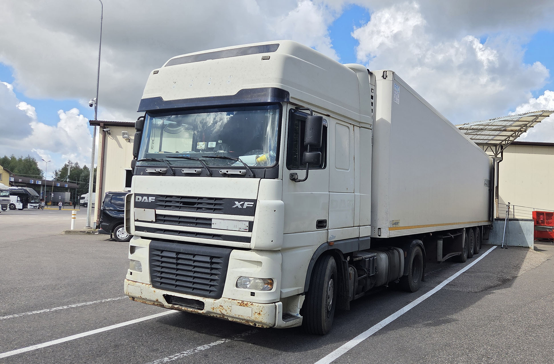 Сигареты на 2,4 млн евро везли в Литву под видом огурцов