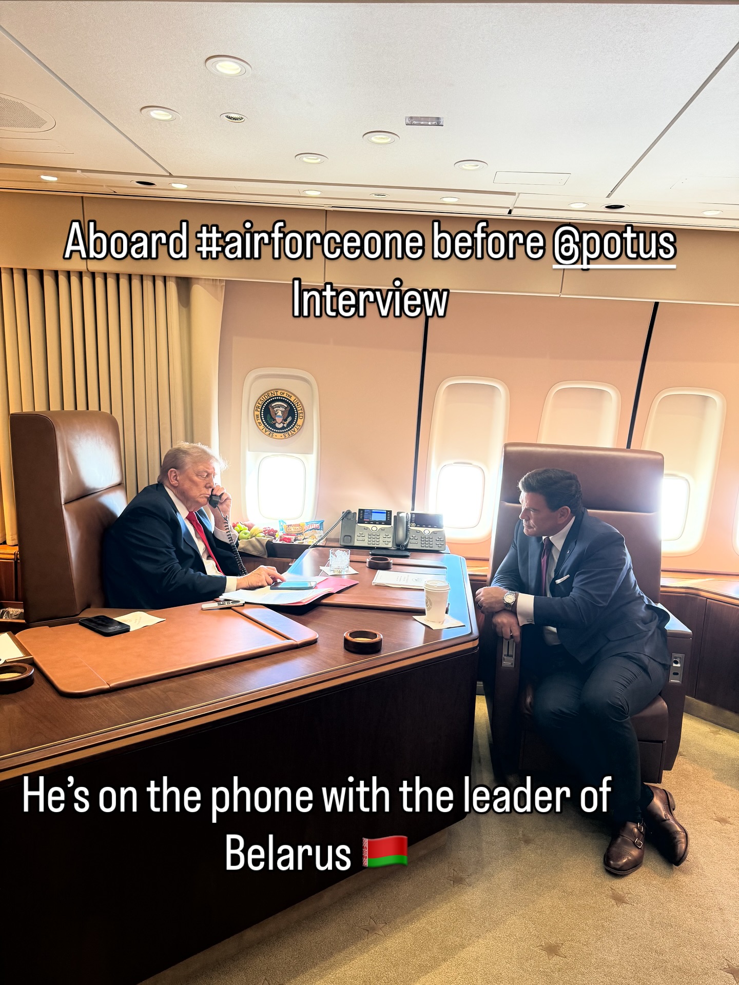 Брет Байер опубликовал фото разговора Трампа и Лукашенко по телефону
