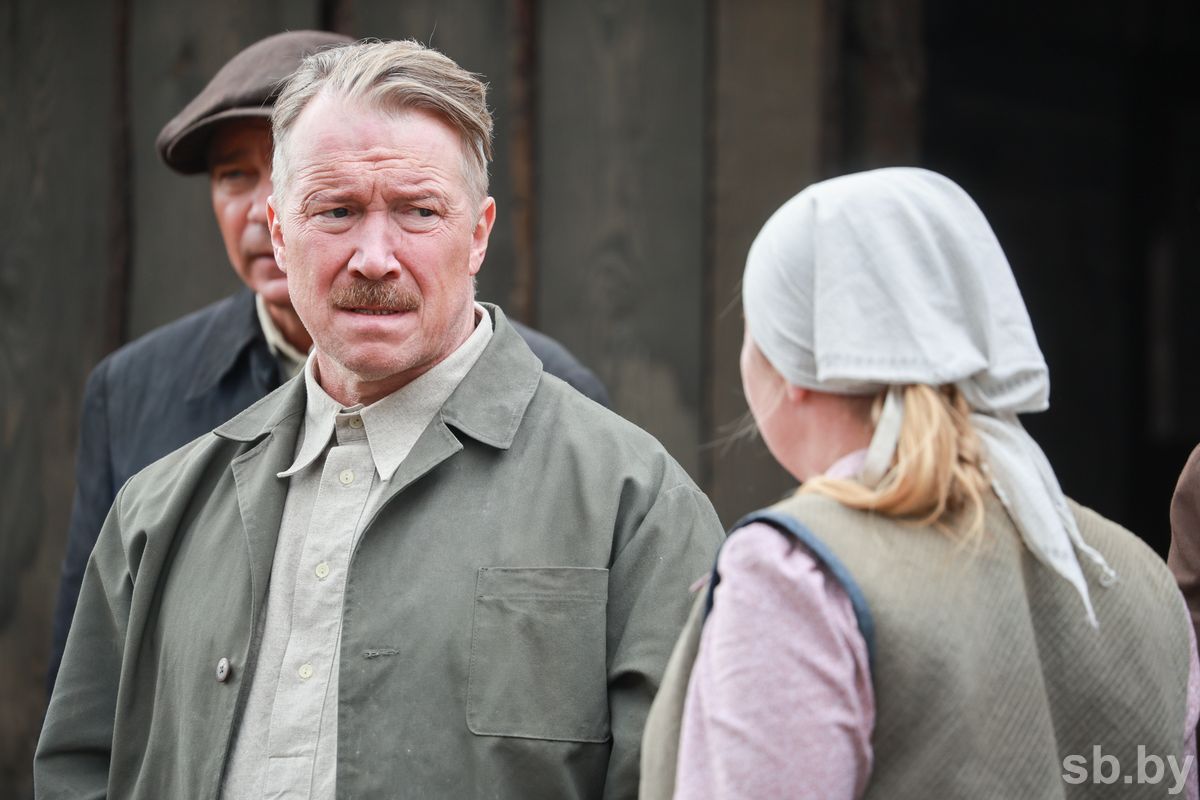 У Смалявіцкім раёне пачаліся здымкі расійска-беларускага праекта «Бацька Мінай». У галоўнай ролі — Аляксей Краўчанка, які здымаўся ў «Ідзі і глядзі»