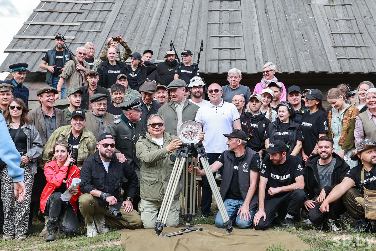 У Смалявіцкім раёне пачаліся здымкі расійска-беларускага праекта «Бацька Мінай». У галоўнай ролі — Аляксей Краўчанка, які здымаўся ў «Ідзі і глядзі»