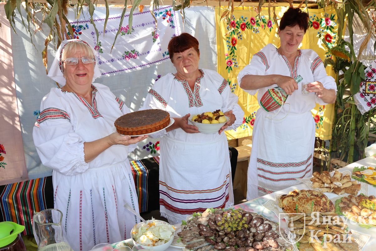 Вясельны абрад Палесся ўзнавілі на фестывалі «Мотальскiя прысмакі» - фотафакт