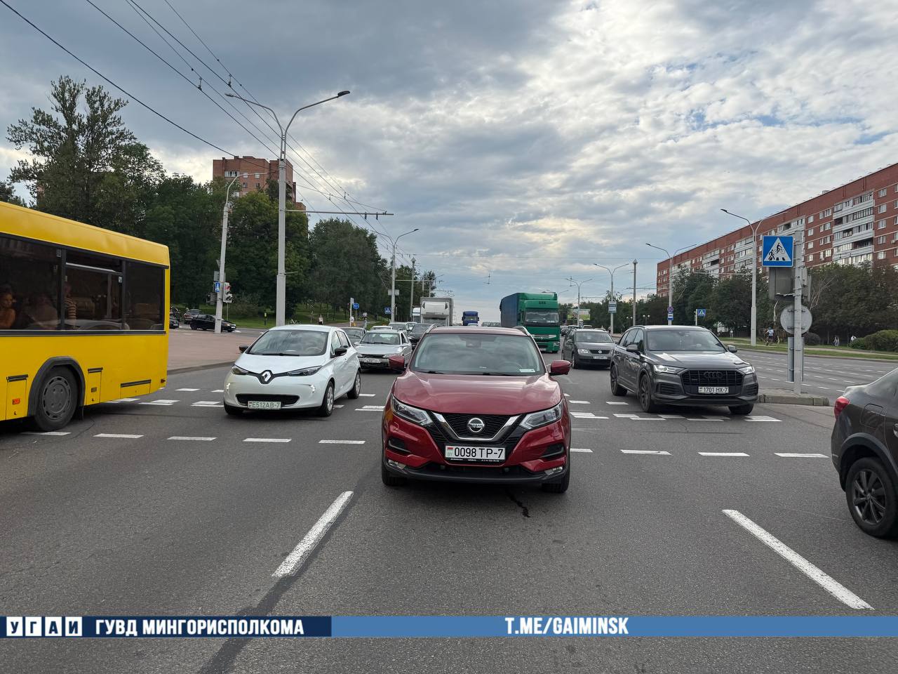 Два ребенка на самокате попали под машину на переходе в Минске