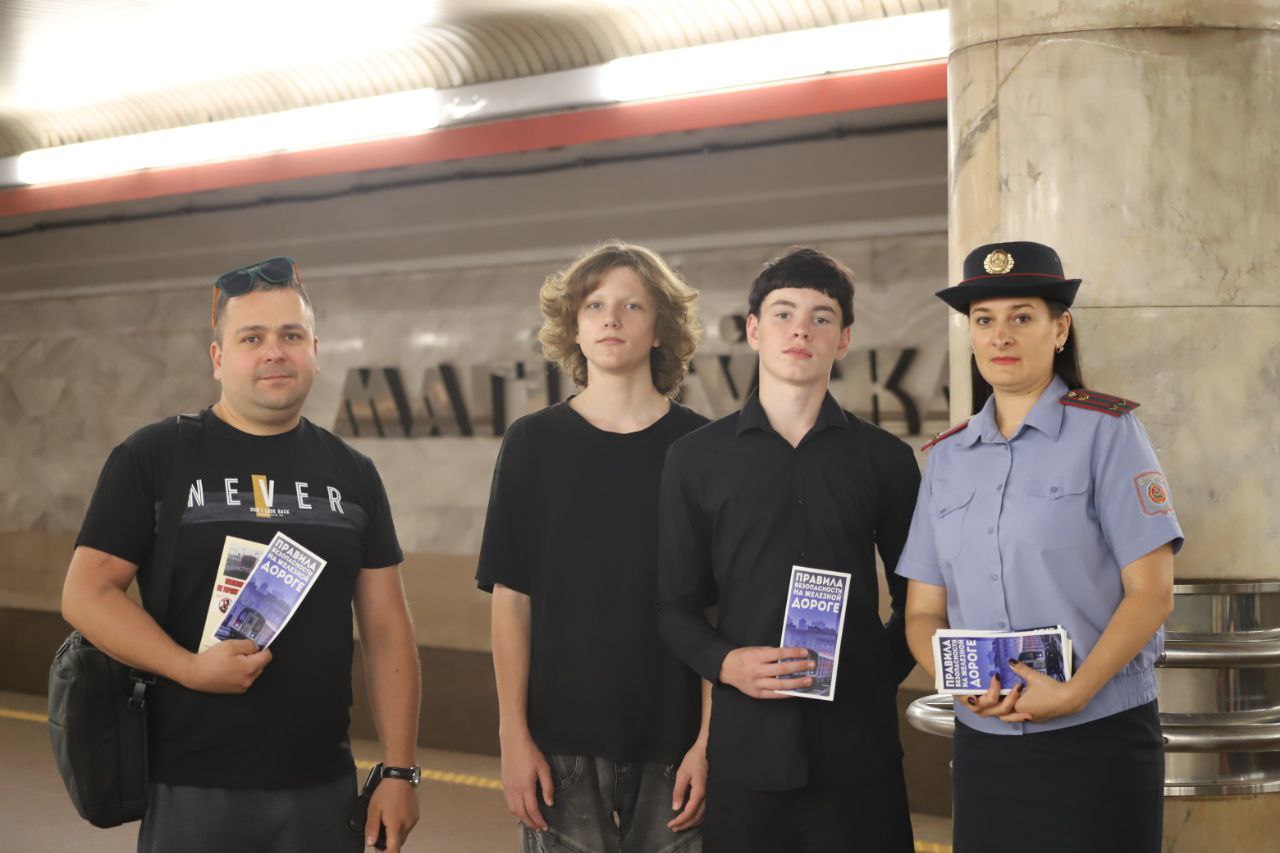 Школьник прокатился снаружи вагона в метро. Его нашли и составили протокол