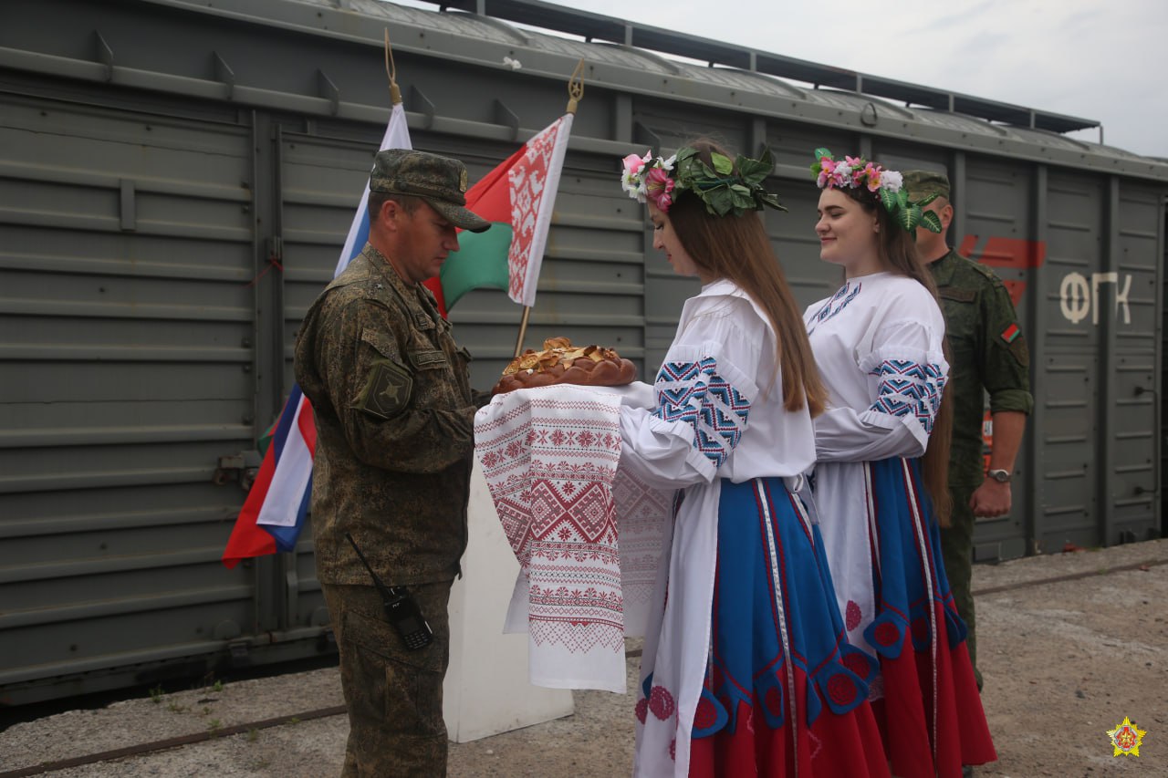 Российские войска начали прибывать в Беларусь для учений