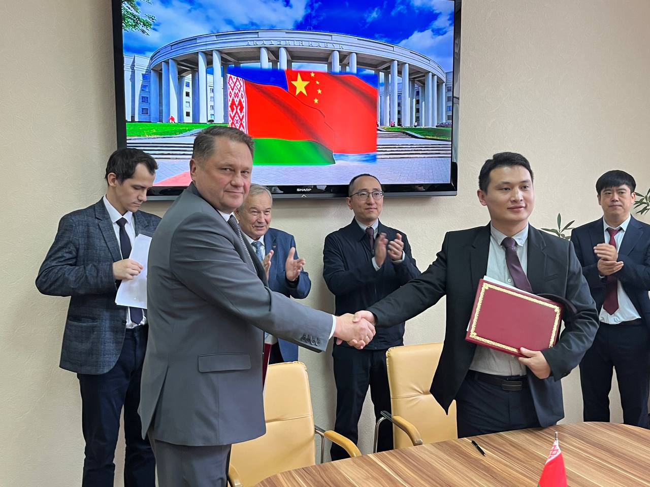 Академия наук будет сотрудничать с китайскими институтами в сфере искусственного интеллекта