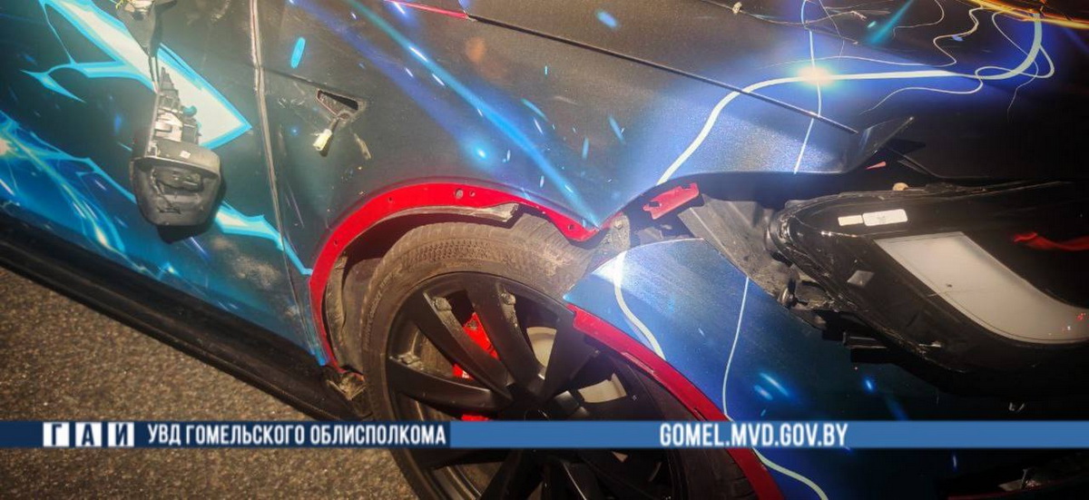 Tesla сбила 16-летнего велосипедиста в Гомеле. Он умер в больнице