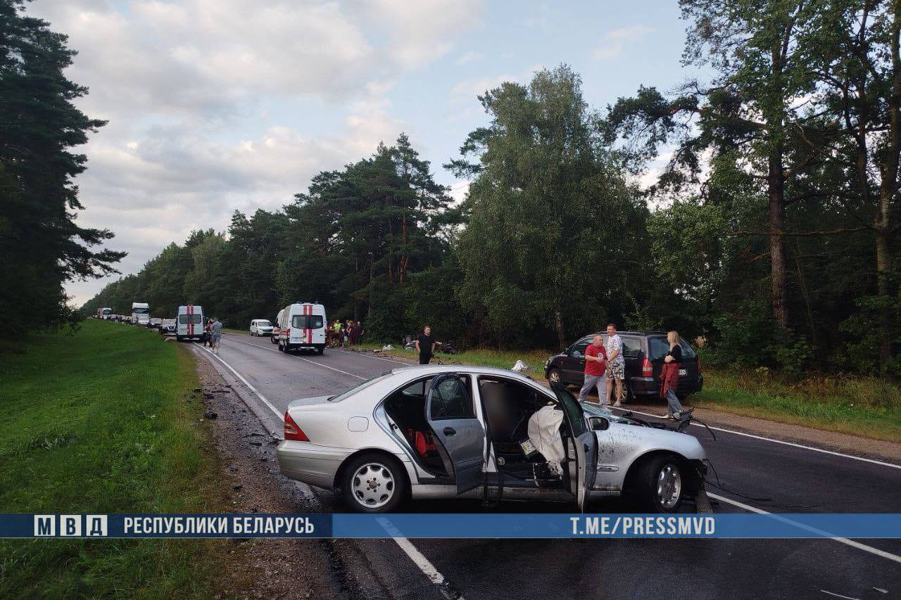 Трое погибли, пятеро пострадали в ДТП в Дятловском районе