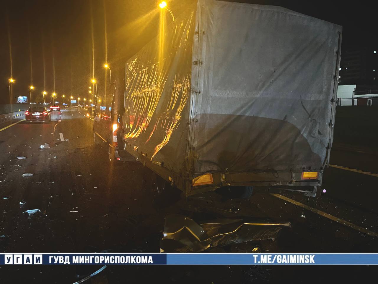 BMW и Renault с прицепом столкнулись на МКАД. Есть пострадавший