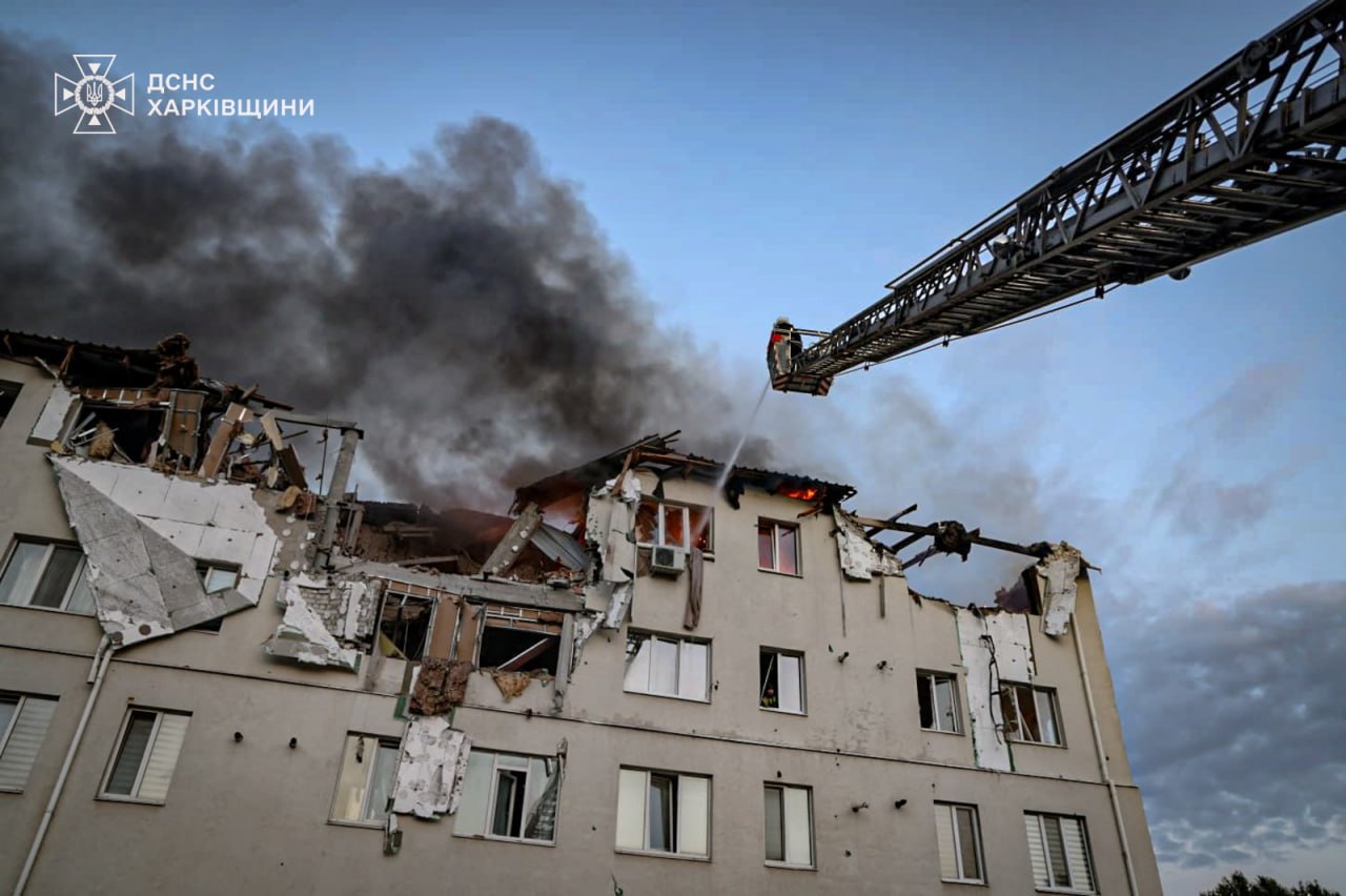 Российский беспилотник попал в жилой дом в Харькове