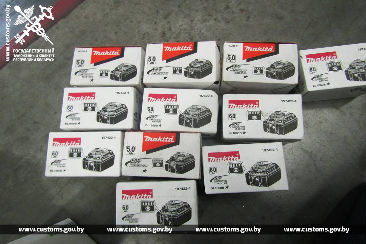 Беларус пытался спрятать от таможни автозапчасти и видеокарты