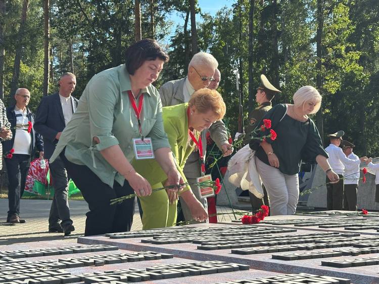 Осеменаторы со всей Беларуси прибыли в Гомель на конкурс мастерства. Начали с Партизанской кринички
