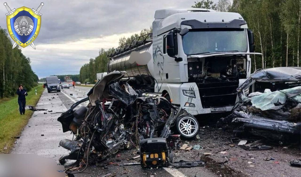 Пять человек погибли в лобовом столкновении с грузовиком в Ивацевичском районе