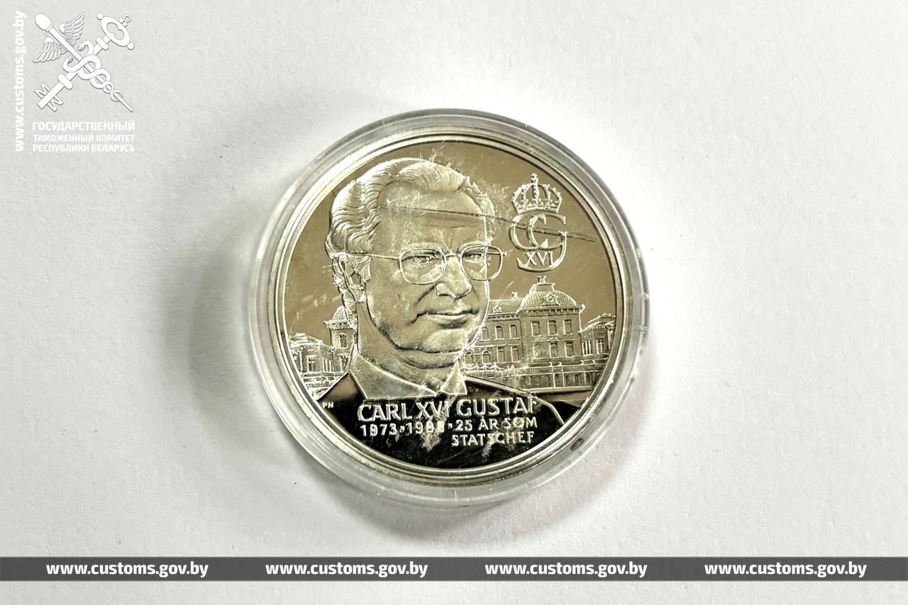 Витебская таможня передала в музей артефакты, изъятые у украинца